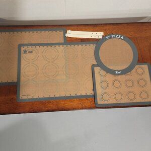 NEW - Silicone Baking Mat Set of 4 Food Grade Baking Mats Non-Stick Reusable!